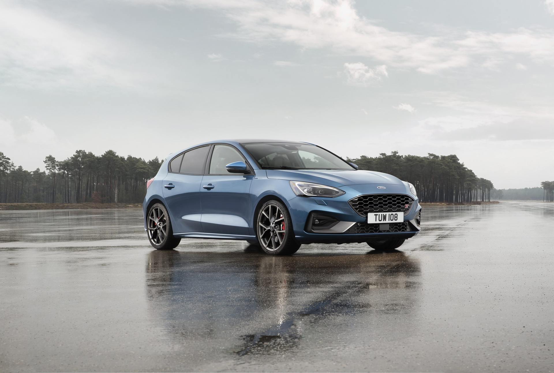 2020 Ford Focus ST Front Three-Quarter Wallpapers #7 of 21