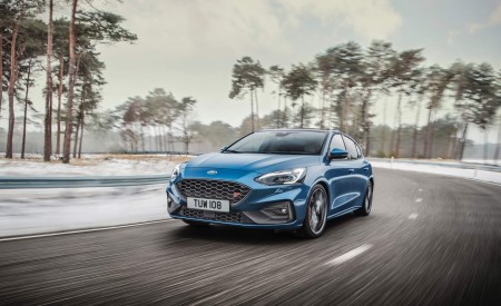 2020 Ford Focus ST Front Three-Quarter Wallpapers 450x275 (1)