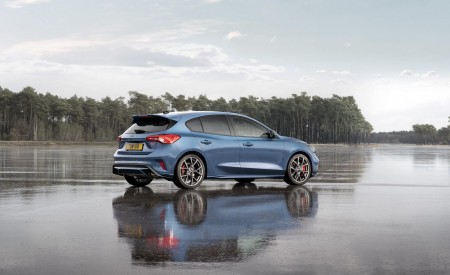 2020 Ford Focus ST Rear Three-Quarter Wallpapers 450x275 (8)