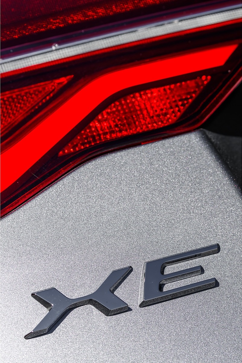 2020 Jaguar XE S D180 (Color: Eiger Grey) Badge Wallpapers #51 of 138