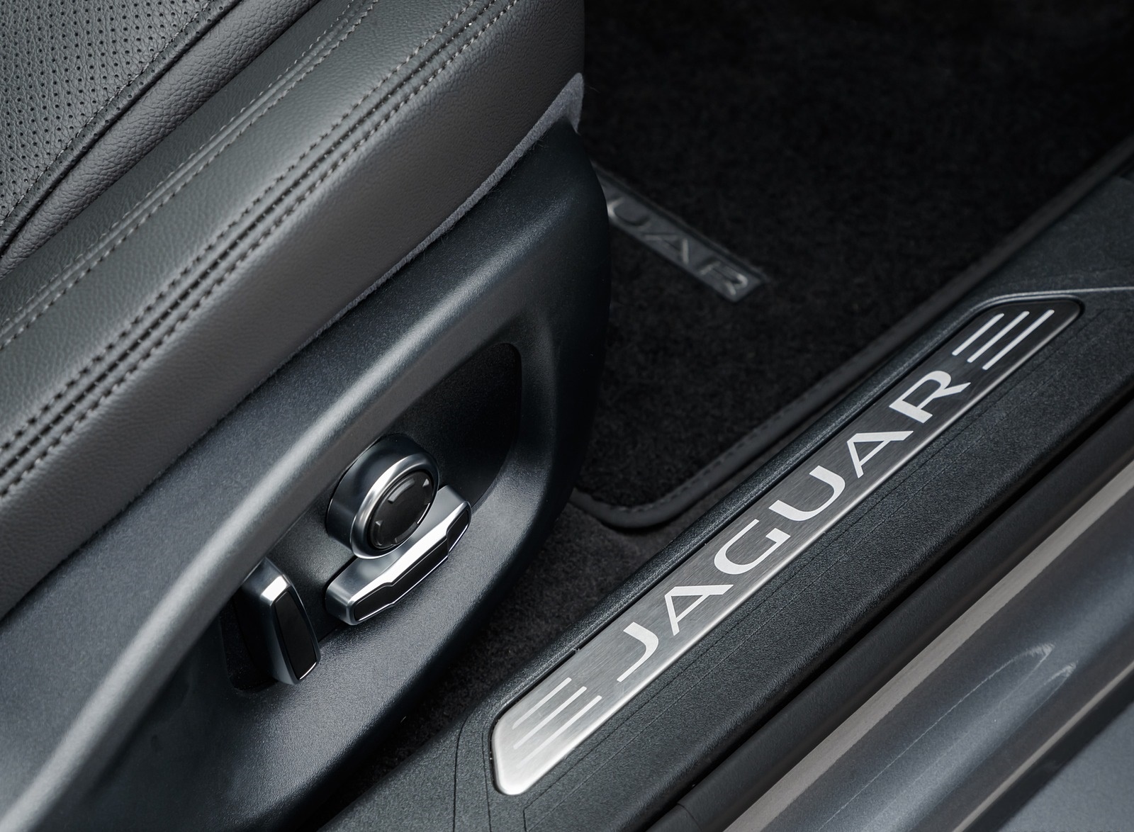 2020 Jaguar XE S D180 (Color: Eiger Grey) Door Sill Wallpapers #53 of 138