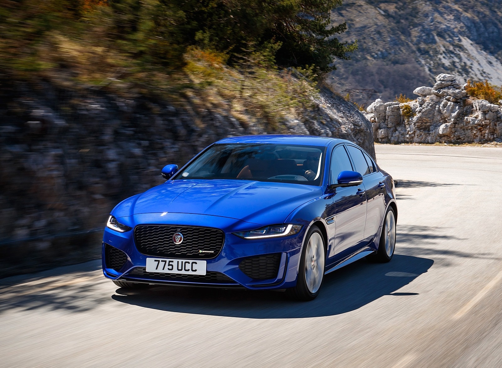 2020 Jaguar XE S R-Dynamic P250 (Color: Caesium Blue) Front Three-Quarter Wallpapers #61 of 138