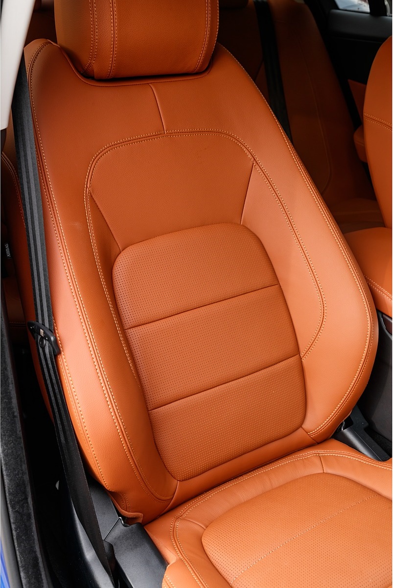 2020 Jaguar XE S R-Dynamic P250 (Color: Caesium Blue) Interior Front Seats Wallpapers #81 of 138