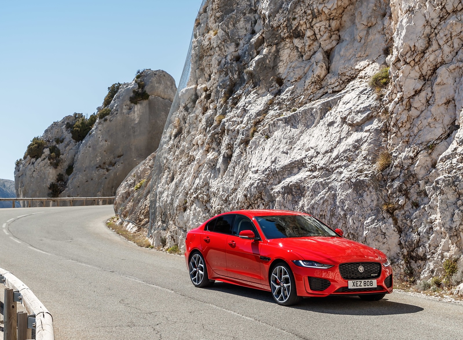 2020 Jaguar XE S R-Dynamic P300 (Color: Caldera Red) Front Three-Quarter Wallpapers #9 of 138