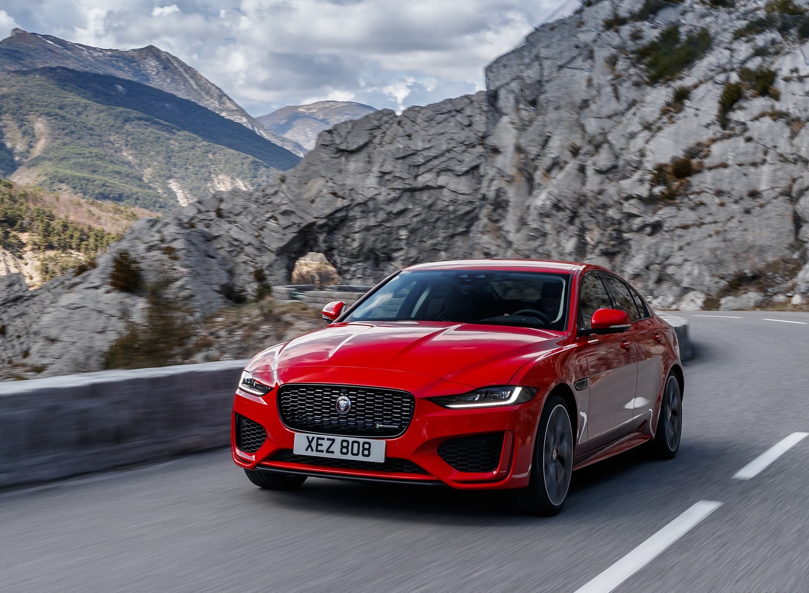 2020 Jaguar XE S R-Dynamic P300 (Color: Caldera Red) Front Three-Quarter Wallpapers (1)