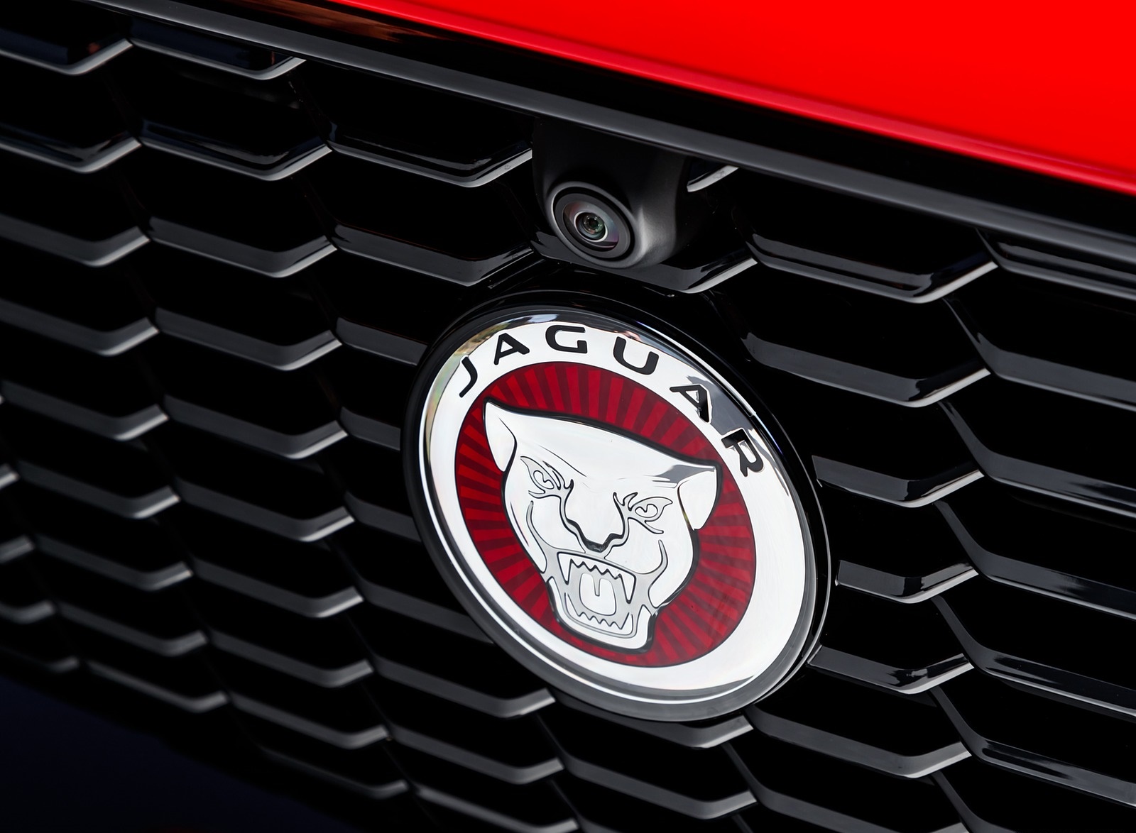 2020 Jaguar XE S R-Dynamic P300 (Color: Caldera Red) Grill Wallpapers #22 of 138