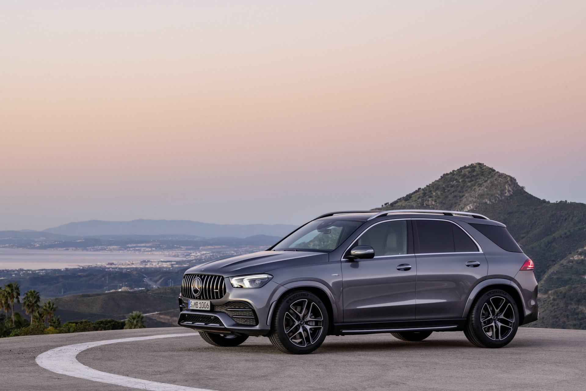 2020 Mercedes-AMG GLE 53 4MATIC+ (Color: Selenite Grey) Front Three-Quarter Wallpapers #19 of 44
