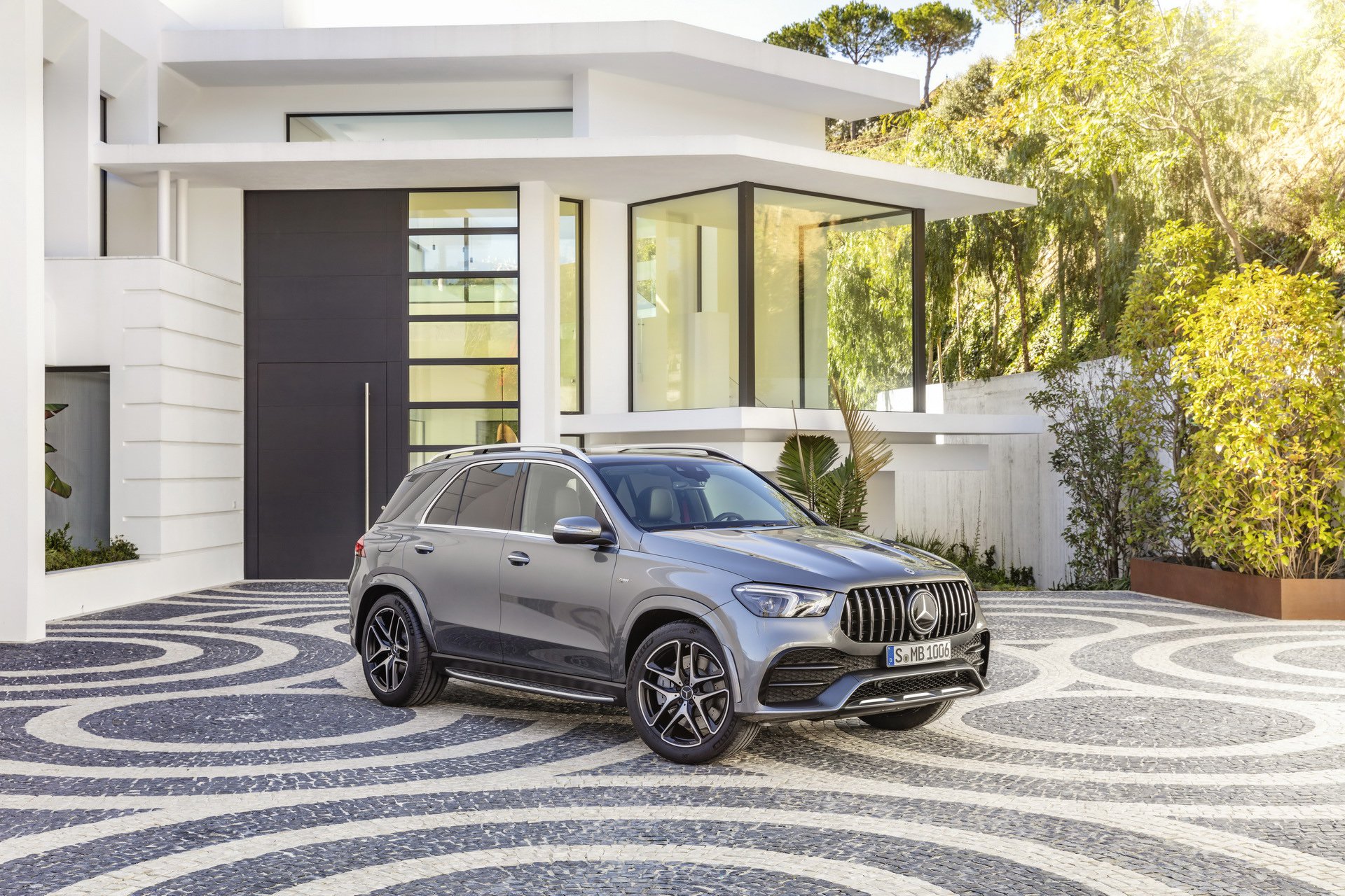 2020 Mercedes-AMG GLE 53 4MATIC+ (Color: Selenite Grey) Front Three-Quarter Wallpapers #23 of 44