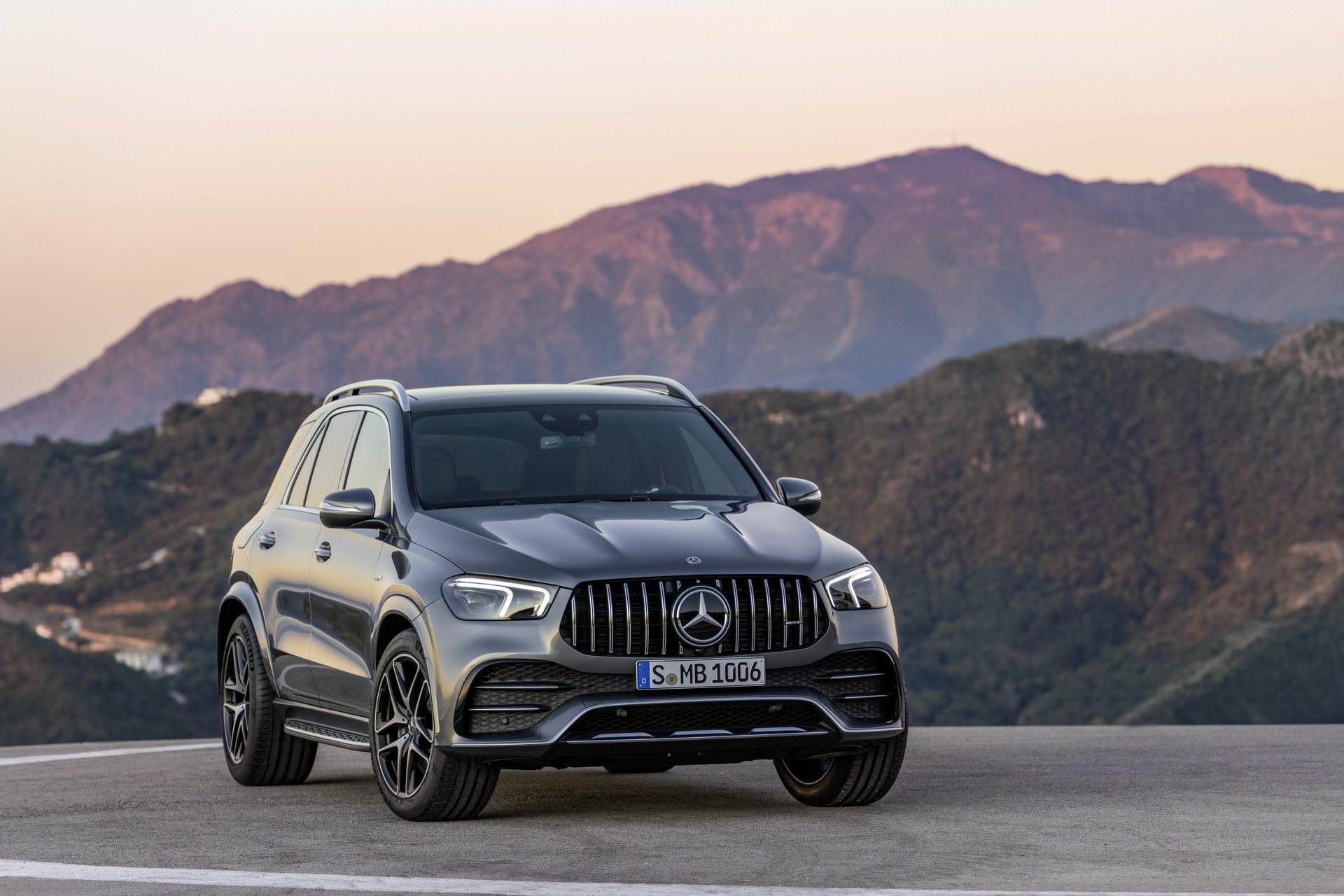2020 Mercedes-AMG GLE 53 4MATIC+ (Color: Selenite Grey) Front Wallpapers #20 of 44