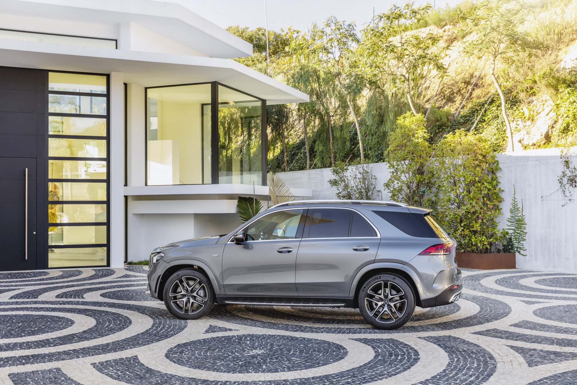 2020 Mercedes-AMG GLE 53 4MATIC+ (Color: Selenite Grey) Side Wallpapers #26 of 44