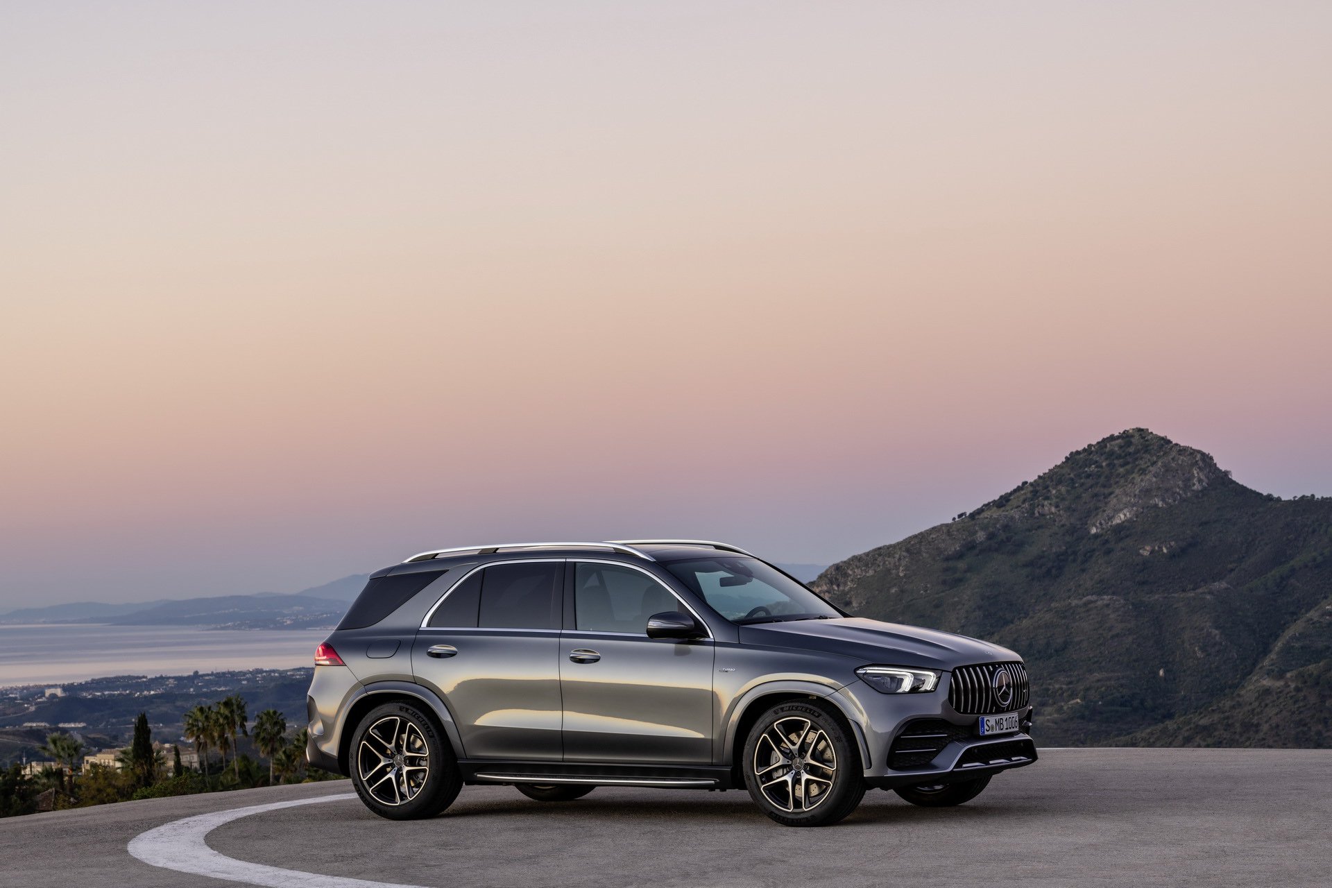 2020 Mercedes-AMG GLE 53 4MATIC+ (Color: Selenite Grey) Side Wallpapers #22 of 44