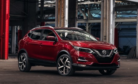 2020 Nissan Rogue Sport Front Three-Quarter Wallpapers 450x275 (21)