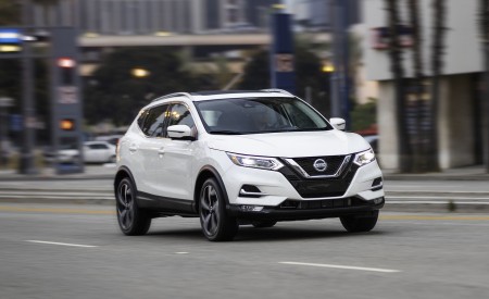 2020 Nissan Rogue Sport Front Three-Quarter Wallpapers 450x275 (1)