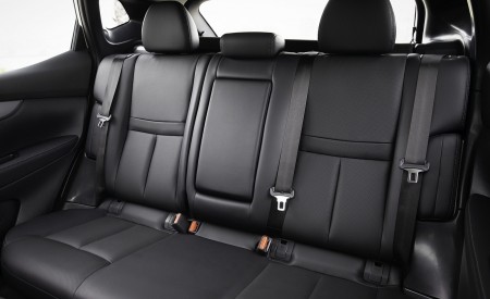 2020 Nissan Rogue Sport Interior Rear Seats Wallpapers 450x275 (18)