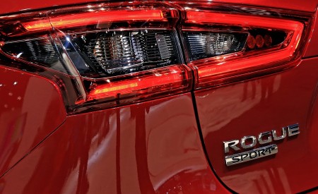 2020 Nissan Rogue Sport Tail Light Wallpapers 450x275 (40)