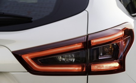 2020 Nissan Rogue Sport Tail Light Wallpapers 450x275 (13)
