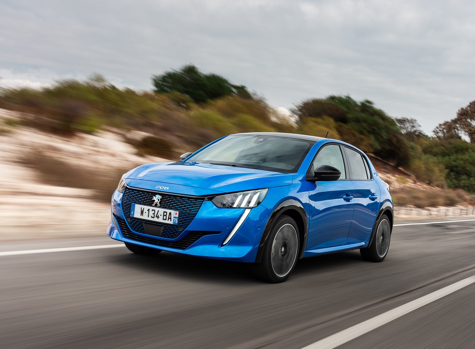 2020 Peugeot e-208 EV Front Three-Quarter Wallpapers #6 of 82