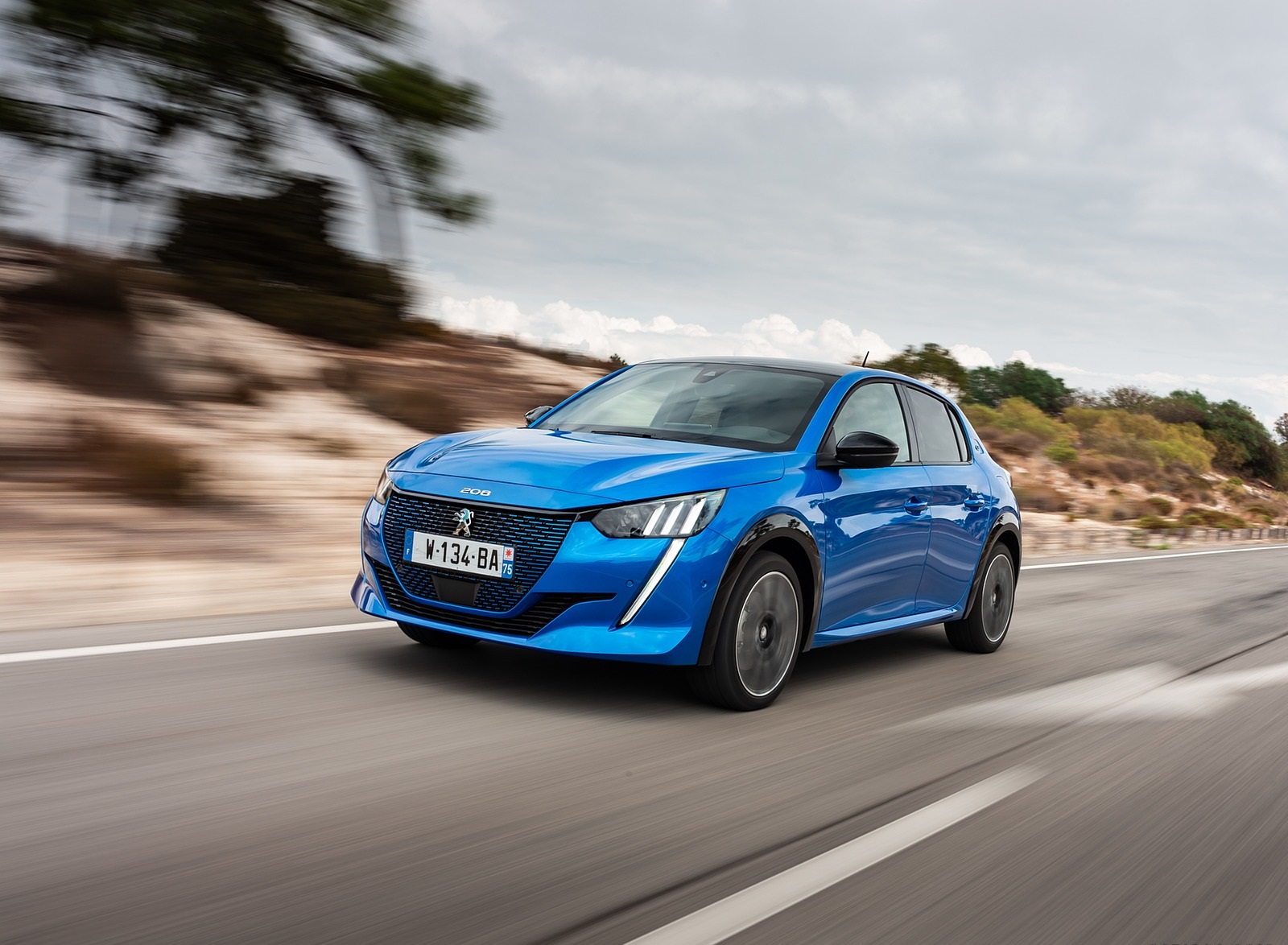 2020 Peugeot e-208 EV Front Three-Quarter Wallpapers  (4)