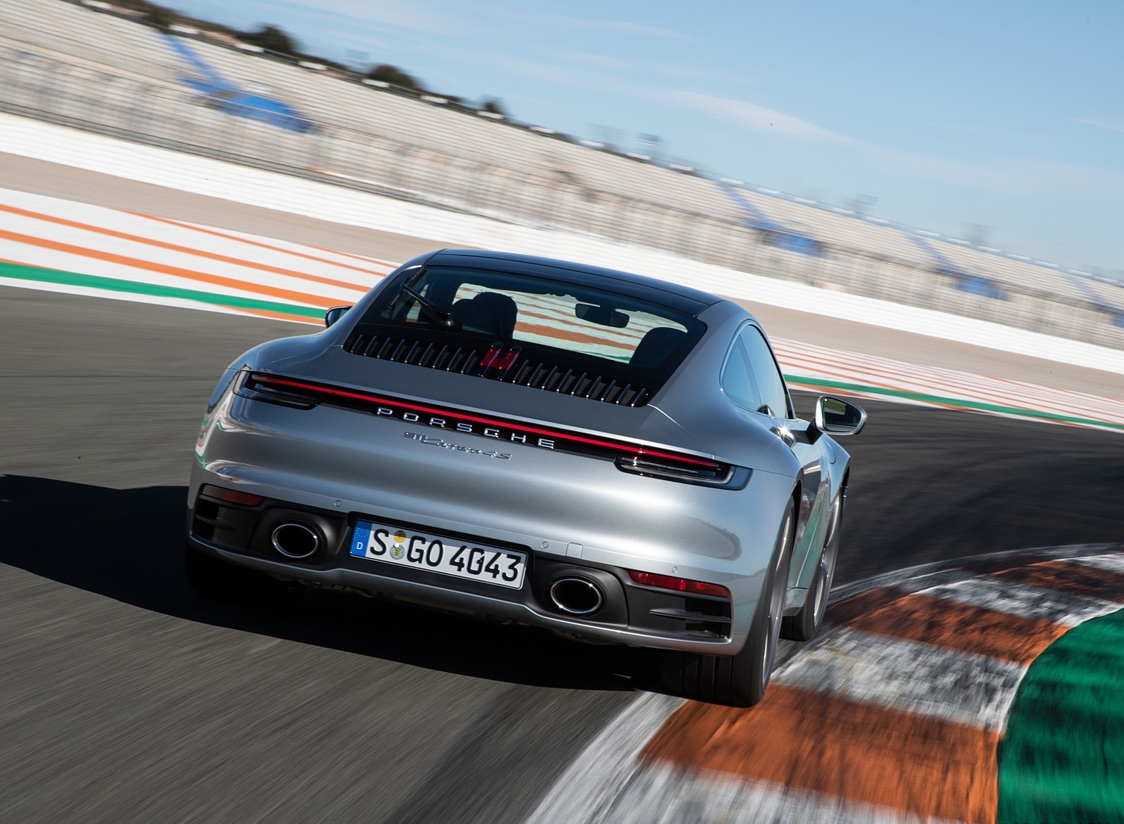 2020 Porsche 911 4S (Color: Agate Grey Metallic) Rear Wallpapers #110 of 185