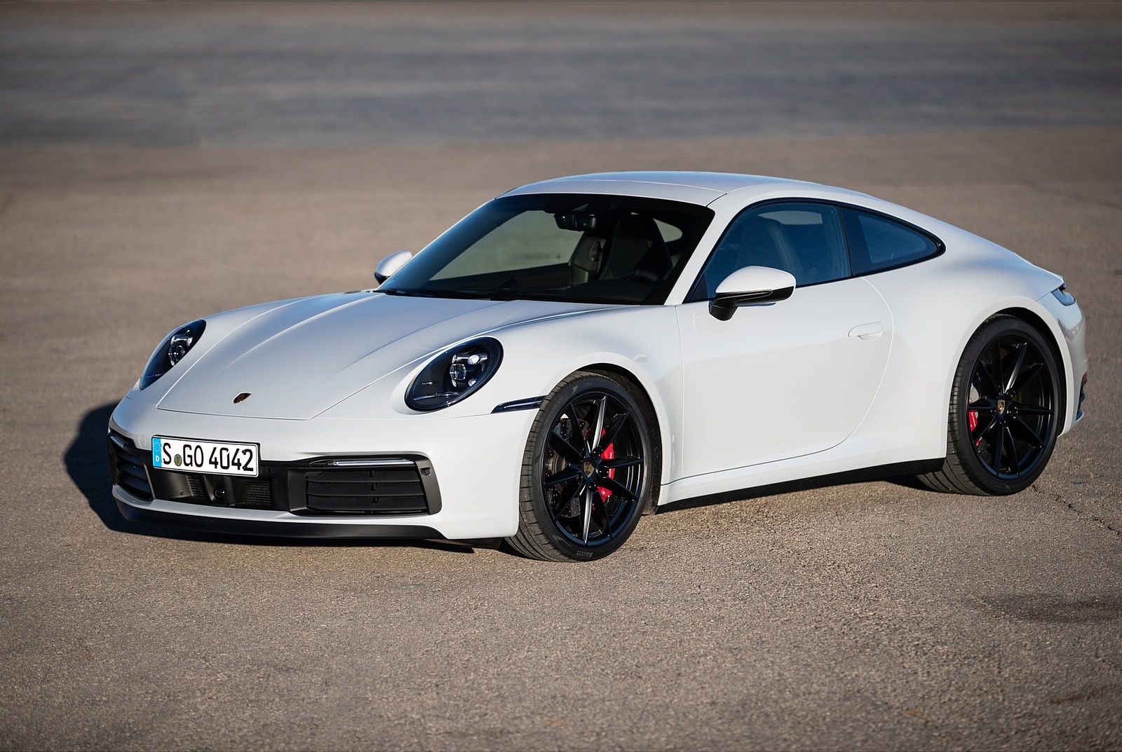 2020 Porsche 911 4S (Color: Carrara White Metallic) Front Three-Quarter Wallpapers #126 of 185