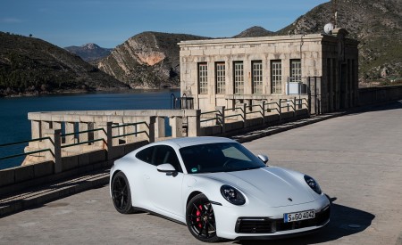 2020 Porsche 911 4S (Color: Carrara White Metallic) Front Three-Quarter Wallpapers 450x275 (118)
