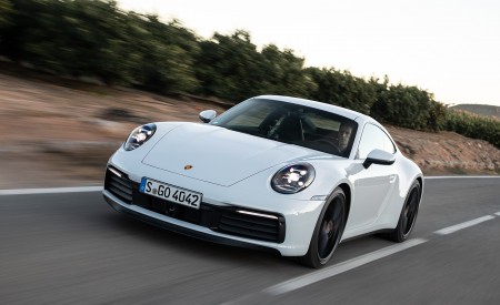 2020 Porsche 911 4S (Color: Carrara White Metallic) Front Three-Quarter Wallpapers 450x275 (117)