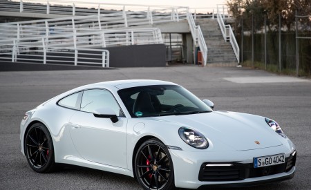 2020 Porsche 911 4S (Color: Carrara White Metallic) Front Three-Quarter Wallpapers 450x275 (119)