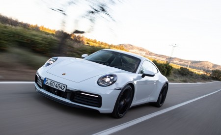 2020 Porsche 911 4S (Color: Carrara White Metallic) Front Three-Quarter Wallpapers 450x275 (116)