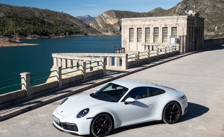 2020 Porsche 911 4S (Color: Carrara White Metallic) Front Three-Quarter Wallpapers 450x275 (121)