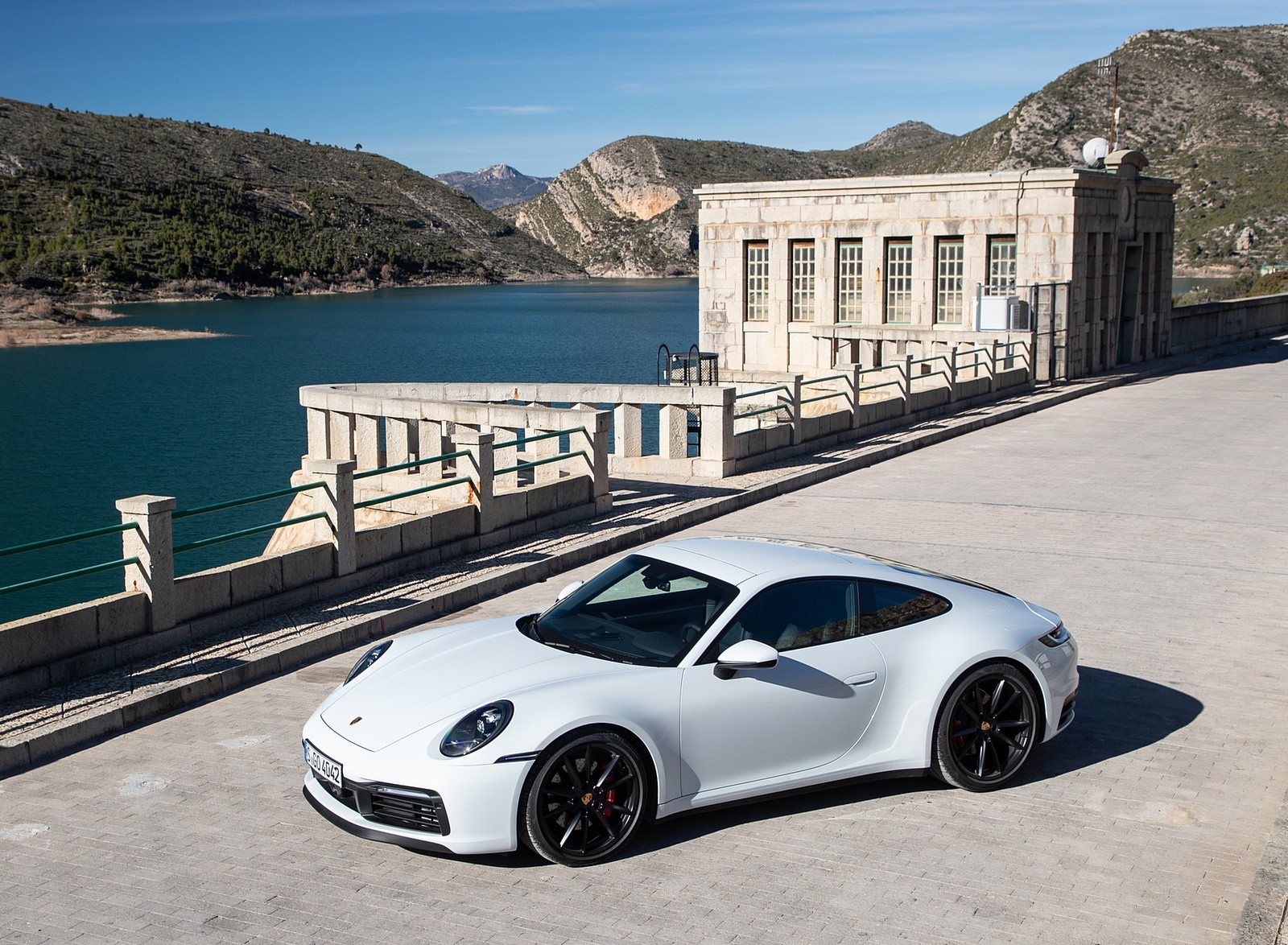 2020 Porsche 911 4S (Color: Carrara White Metallic) Front Three-Quarter Wallpapers #121 of 185