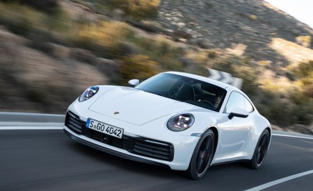 2020 Porsche 911 4S (Color: Carrara White Metallic) Front Three-Quarter Wallpapers 450x275 (115)