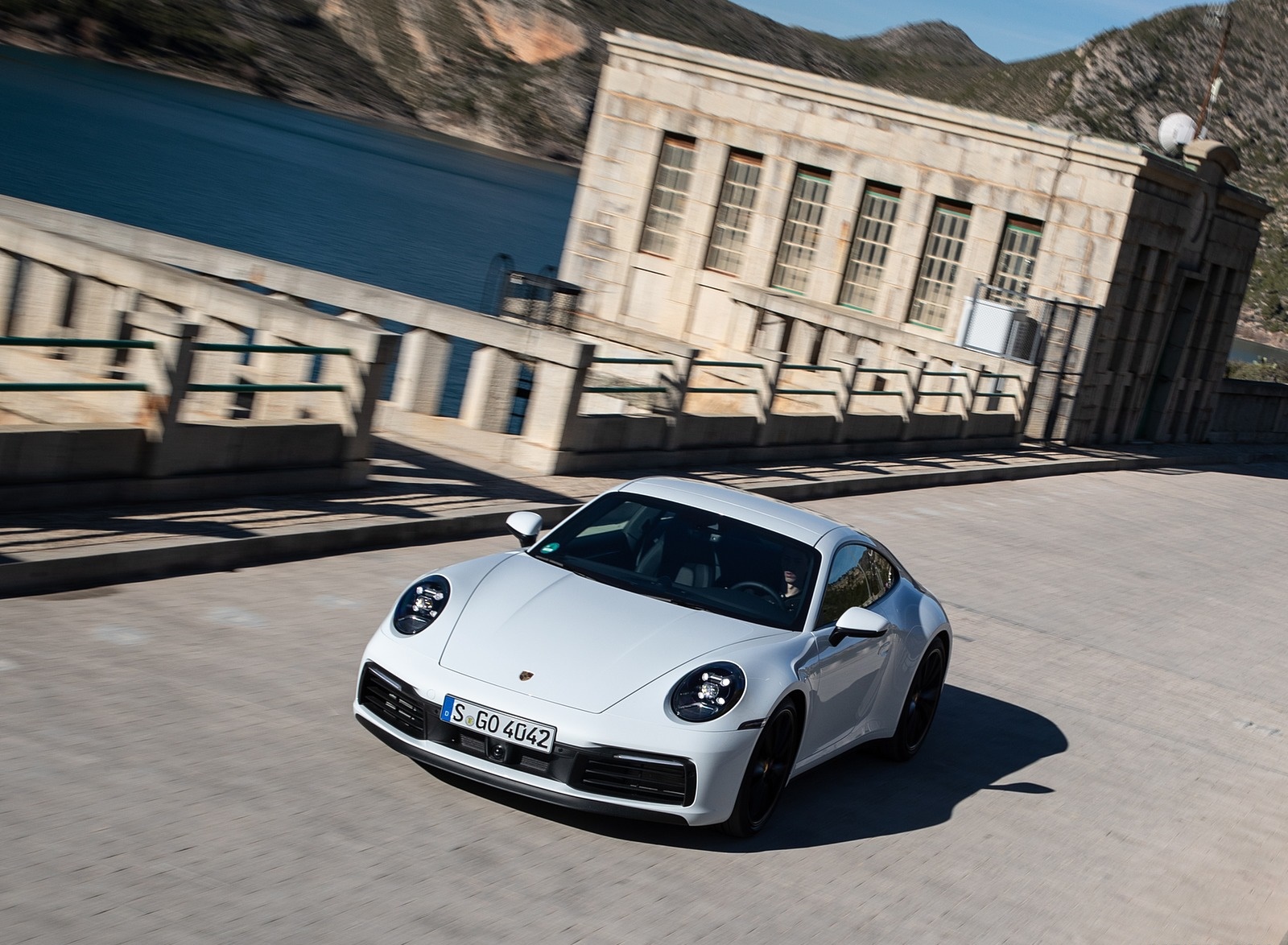 2020 Porsche 911 4S (Color: Carrara White Metallic) Front Wallpapers #122 of 185