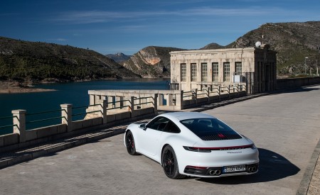 2020 Porsche 911 4S (Color: Carrara White Metallic) Rear Three-Quarter Wallpapers 450x275 (123)