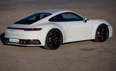 2020 Porsche 911 4S (Color: Carrara White Metallic) Rear Three-Quarter Wallpapers 450x275 (128)