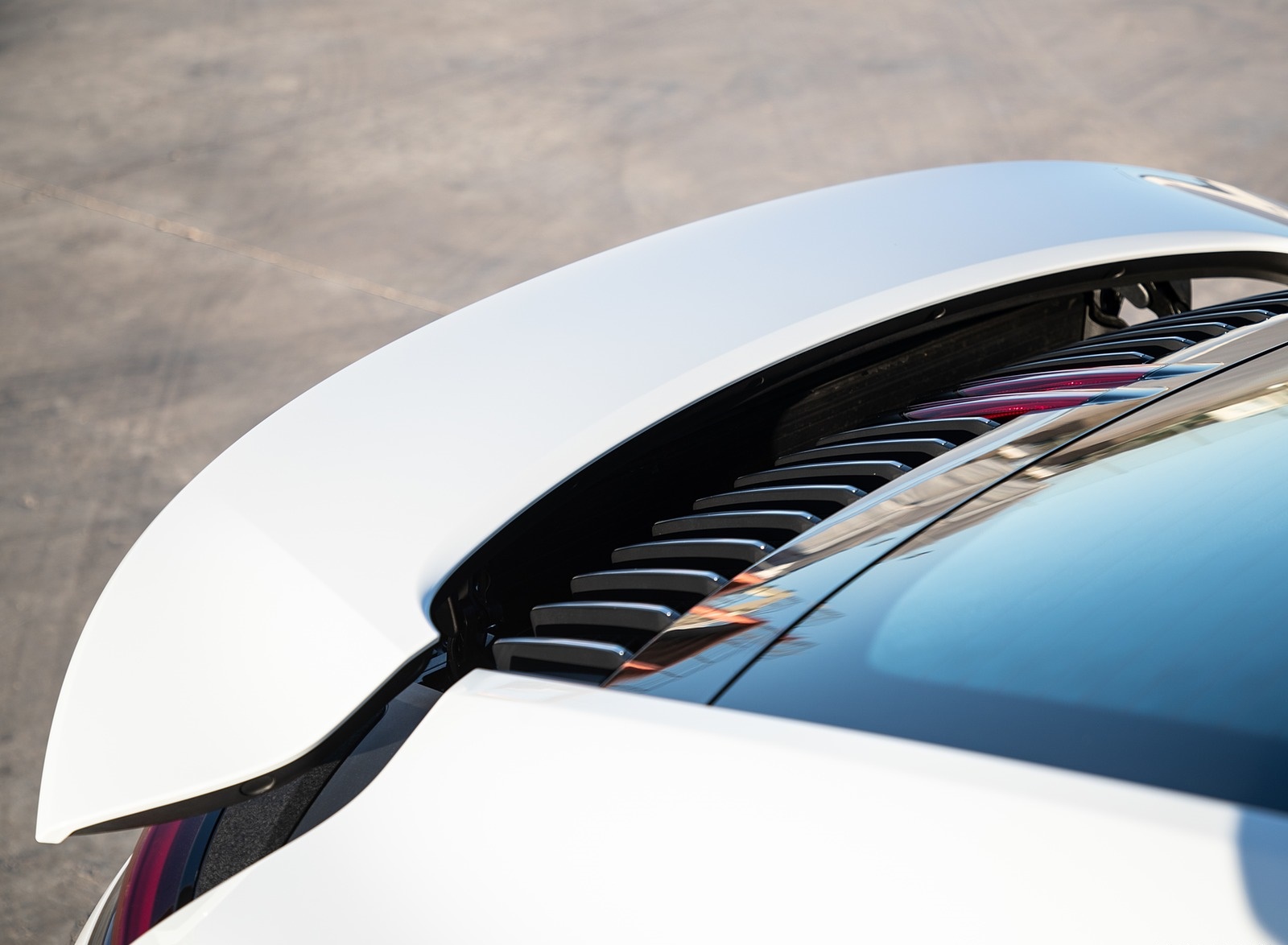2020 Porsche 911 4S (Color: Carrara White Metallic) Spoiler Wallpapers #132 of 185