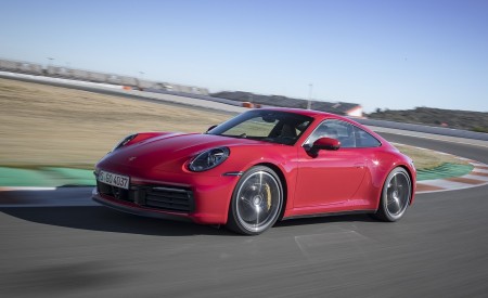 2020 Porsche 911 4S (Color: Guards Red) Front Three-Quarter Wallpapers 450x275 (12)