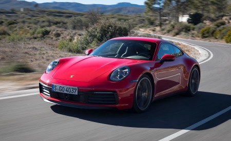 2020 Porsche 911 4S (Color: Guards Red) Front Three-Quarter Wallpapers 450x275 (13)