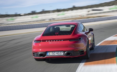 2020 Porsche 911 4S (Color: Guards Red) Rear Three-Quarter Wallpapers 450x275 (16)