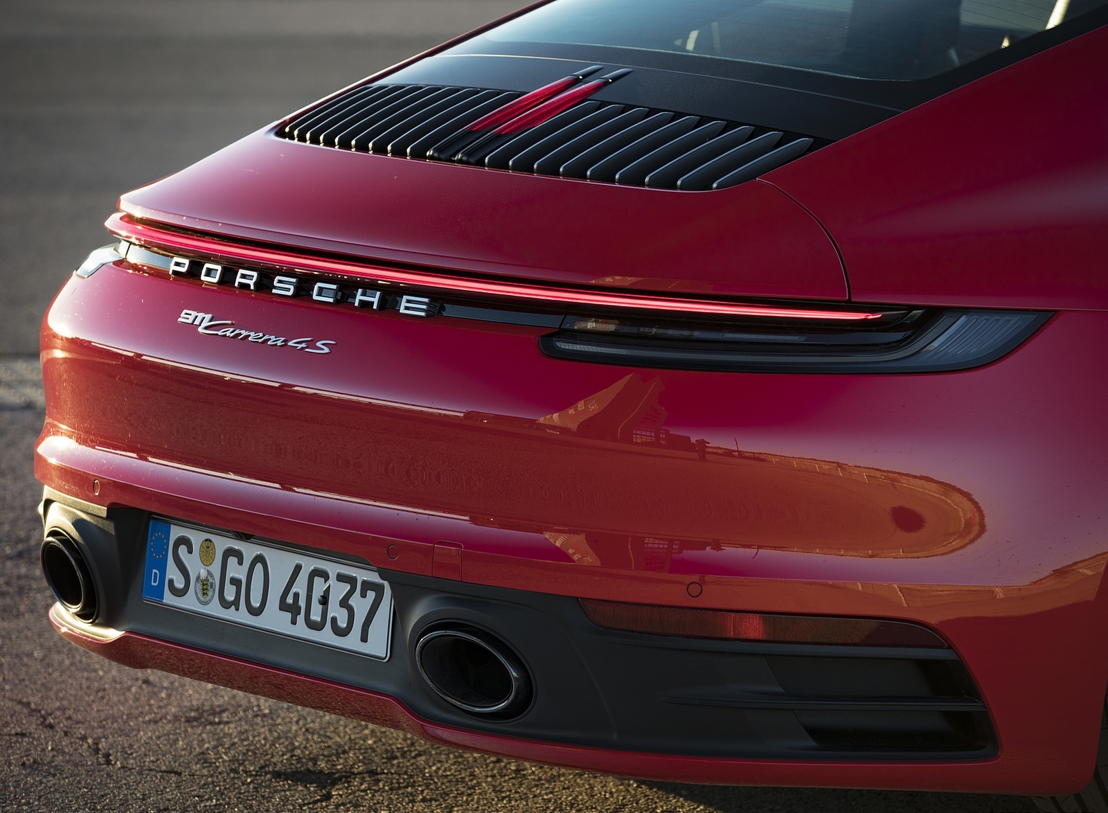 2020 Porsche 911 4S (Color: Guards Red) Tail Light Wallpapers #21 of 185