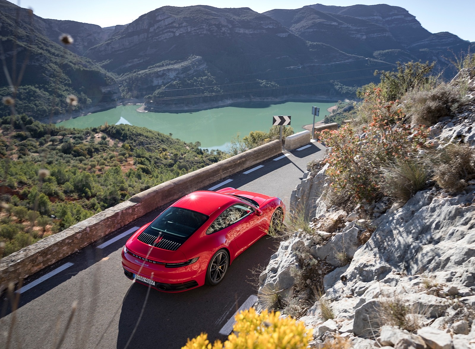 2020 Porsche 911 4S (Color: Guards Red) Top Wallpapers (9)