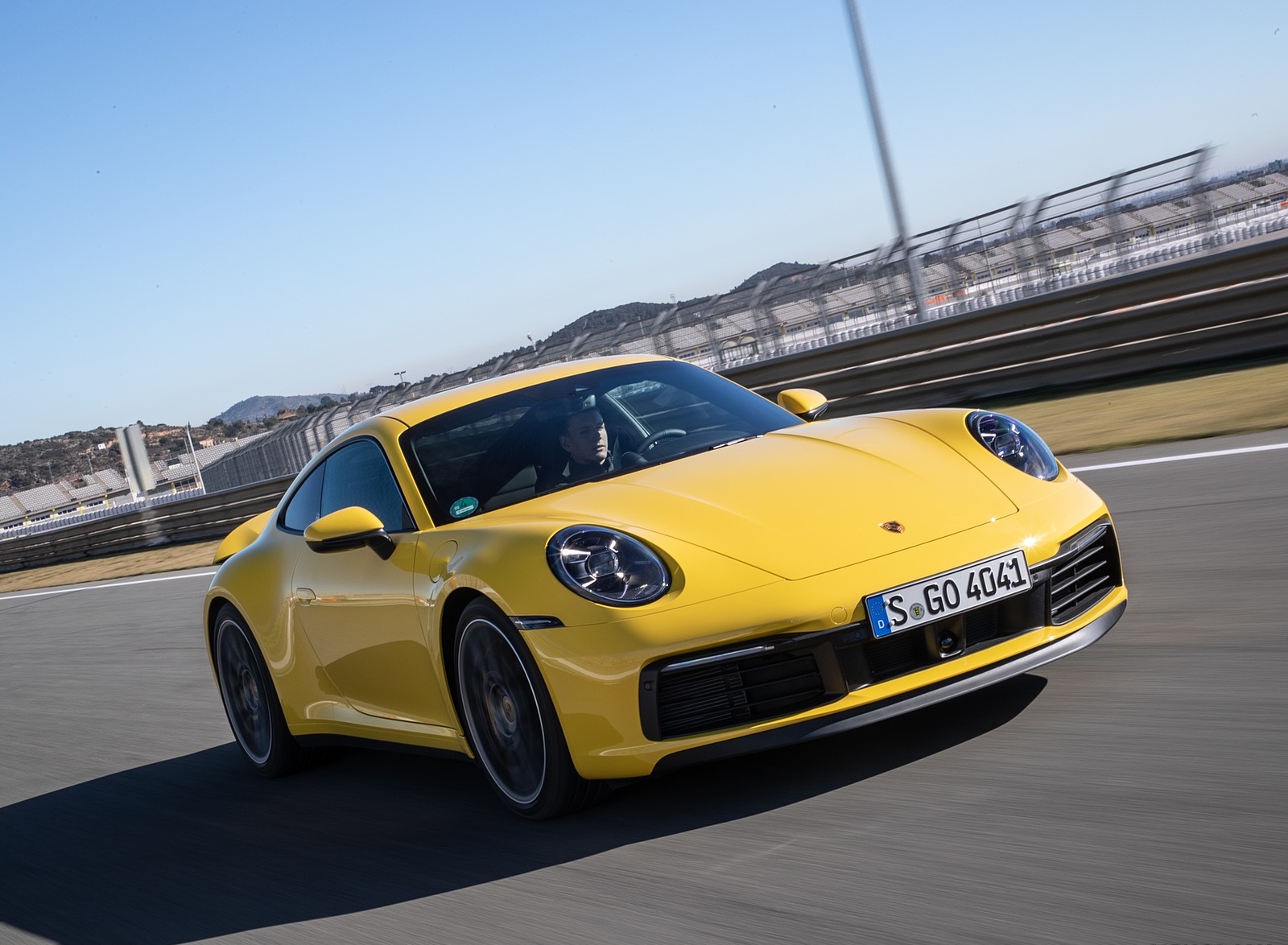 2020 Porsche 911 4S (Color: Racing Yellow) Front Three-Quarter Wallpapers #74 of 185