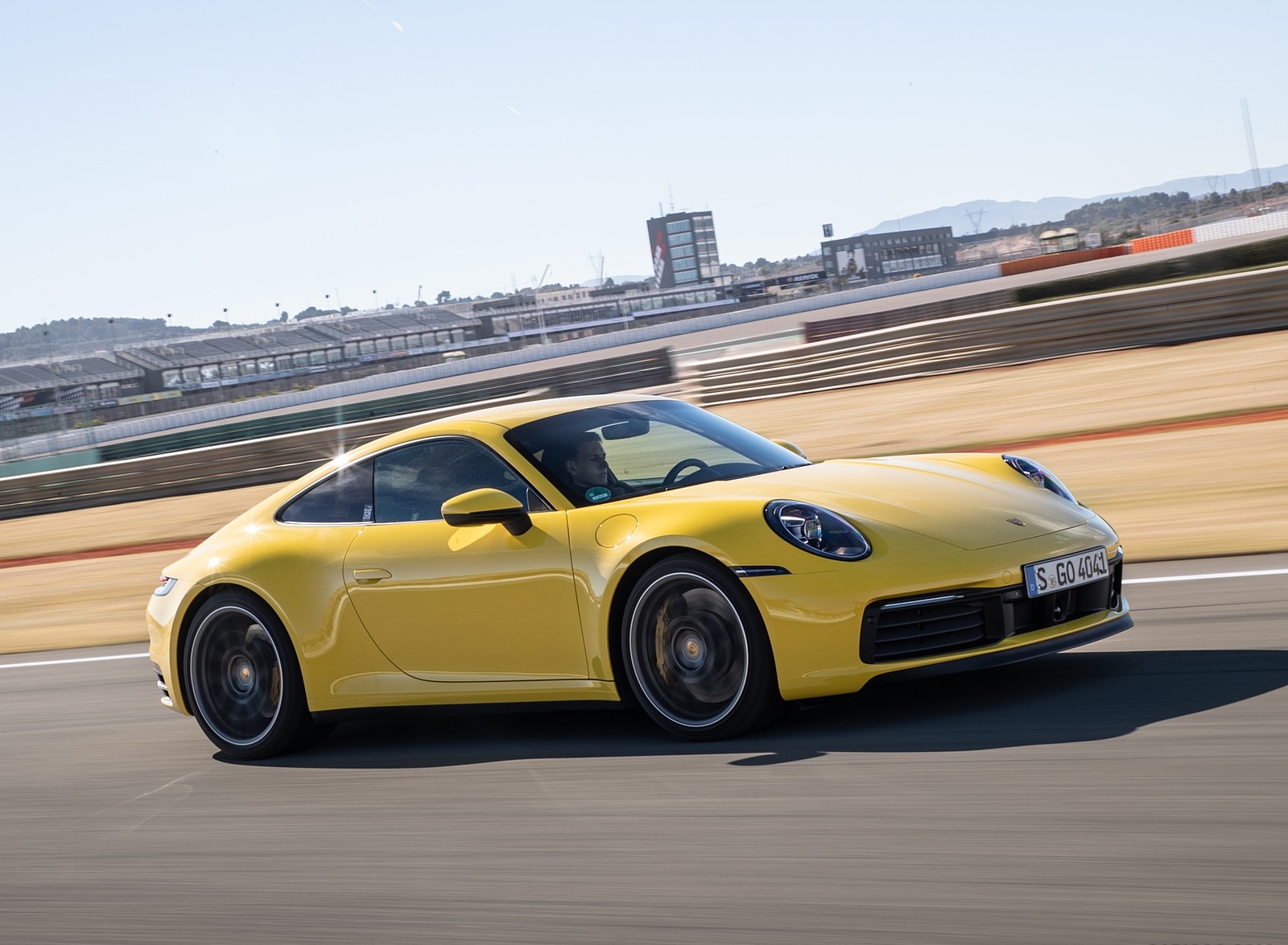 2020 Porsche 911 4S (Color: Racing Yellow) Front Three-Quarter Wallpapers #76 of 185