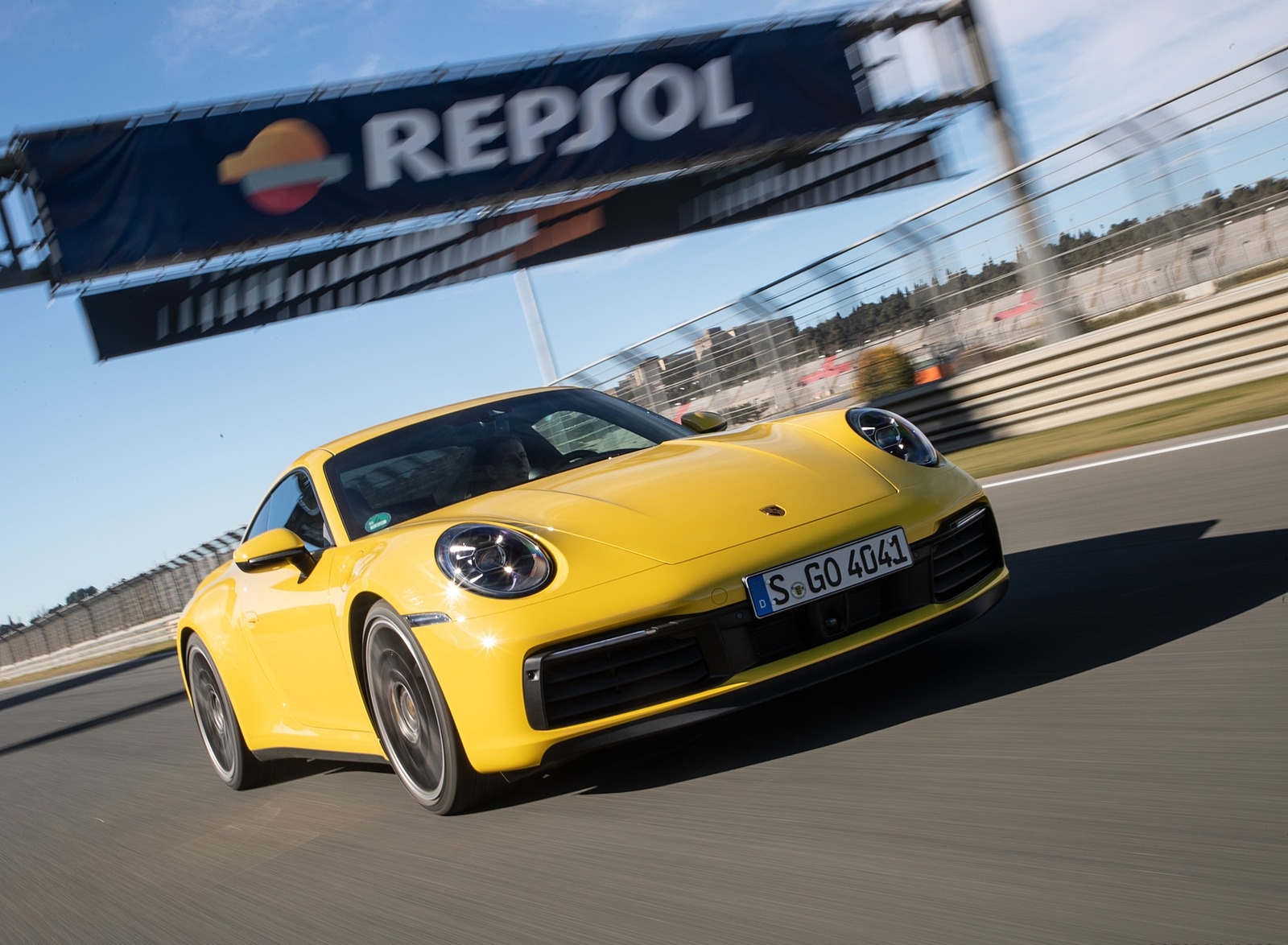 2020 Porsche 911 4S (Color: Racing Yellow) Front Three-Quarter Wallpapers #77 of 185