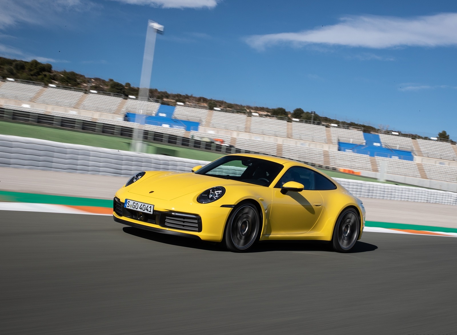 2020 Porsche 911 4S (Color: Racing Yellow) Front Three-Quarter Wallpapers #78 of 185