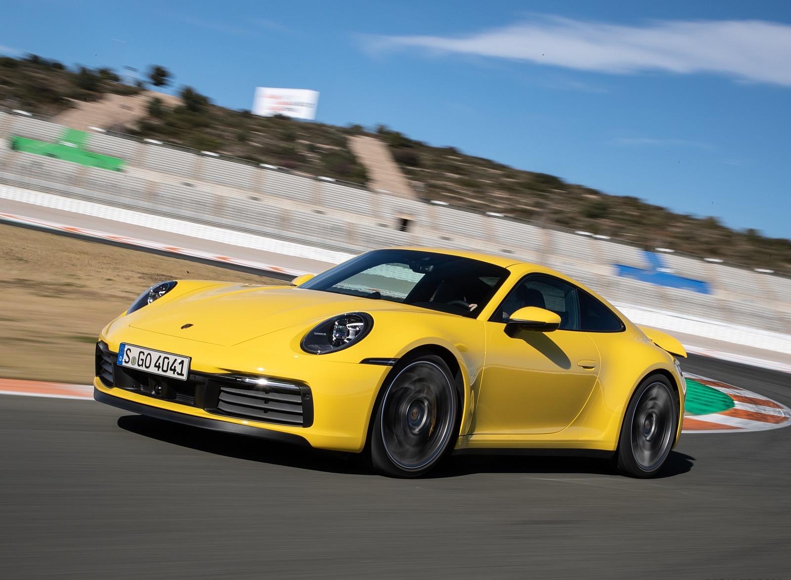2020 Porsche 911 4S (Color: Racing Yellow) Front Three-Quarter Wallpapers #66 of 185