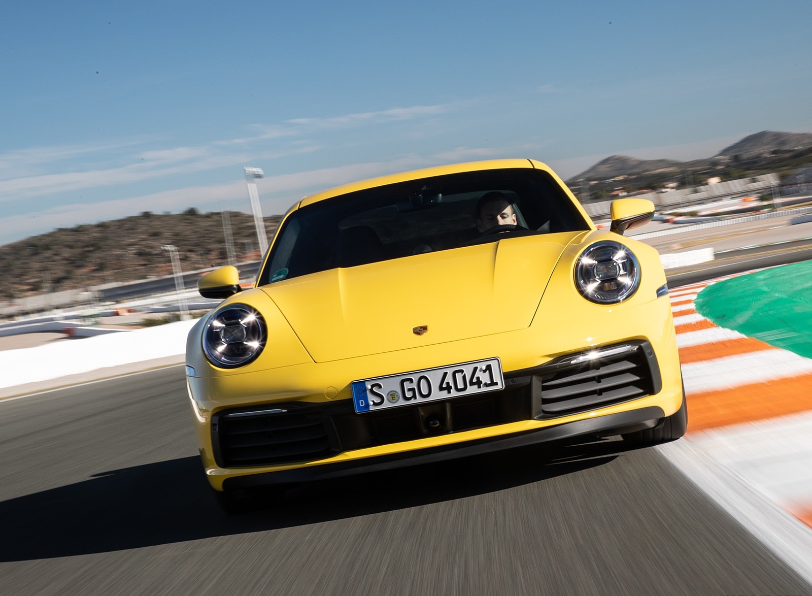 2020 Porsche 911 4S (Color: Racing Yellow) Front Wallpapers #67 of 185