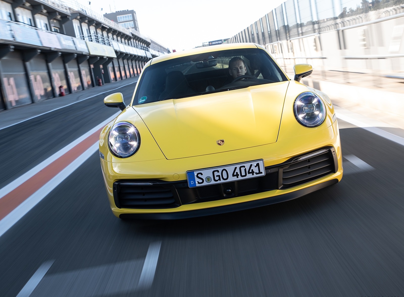 2020 Porsche 911 4S (Color: Racing Yellow) Front Wallpapers #79 of 185