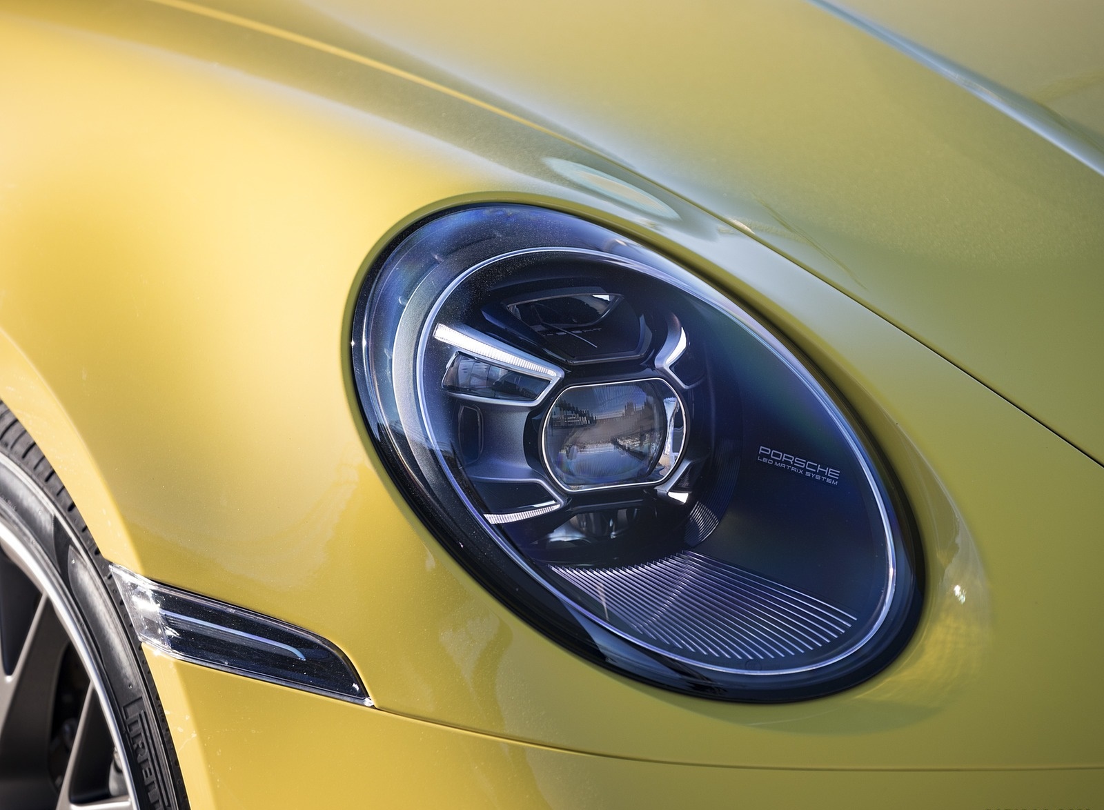 2020 Porsche 911 4S (Color: Racing Yellow) Headlight Wallpapers #90 of 185