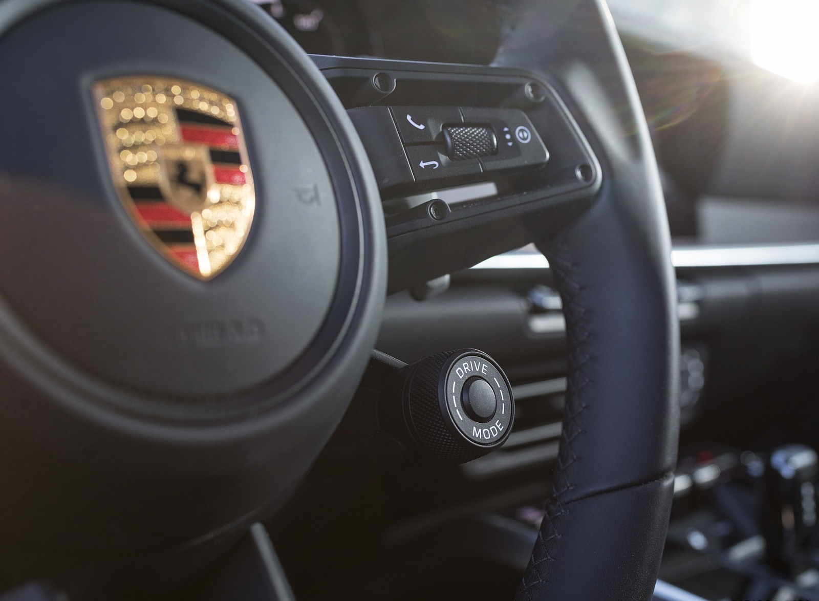 2020 Porsche 911 4S (Color: Racing Yellow) Interior Steering Wheel Wallpapers #93 of 185