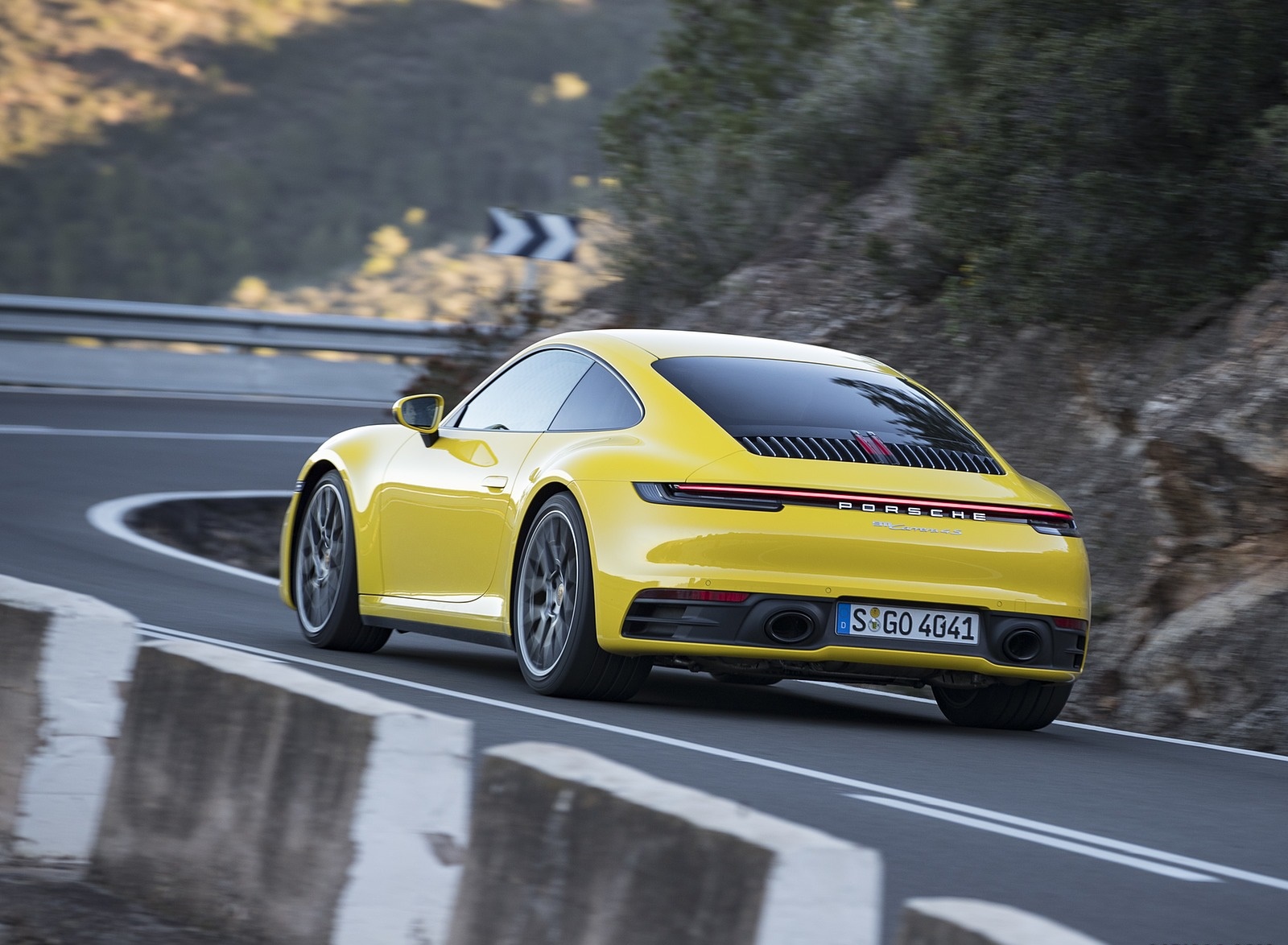 2020 Porsche 911 4S (Color: Racing Yellow) Rear Three-Quarter Wallpapers #70 of 185